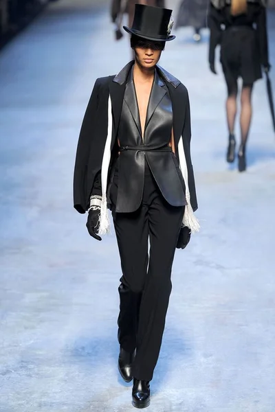 Look 50